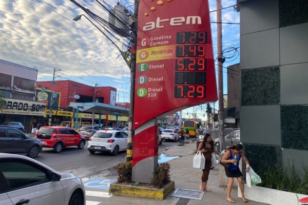 Postos de Manaus Aumentam Preço da Gasolina para R$ 7,29 sem Anúncio da Petrobras