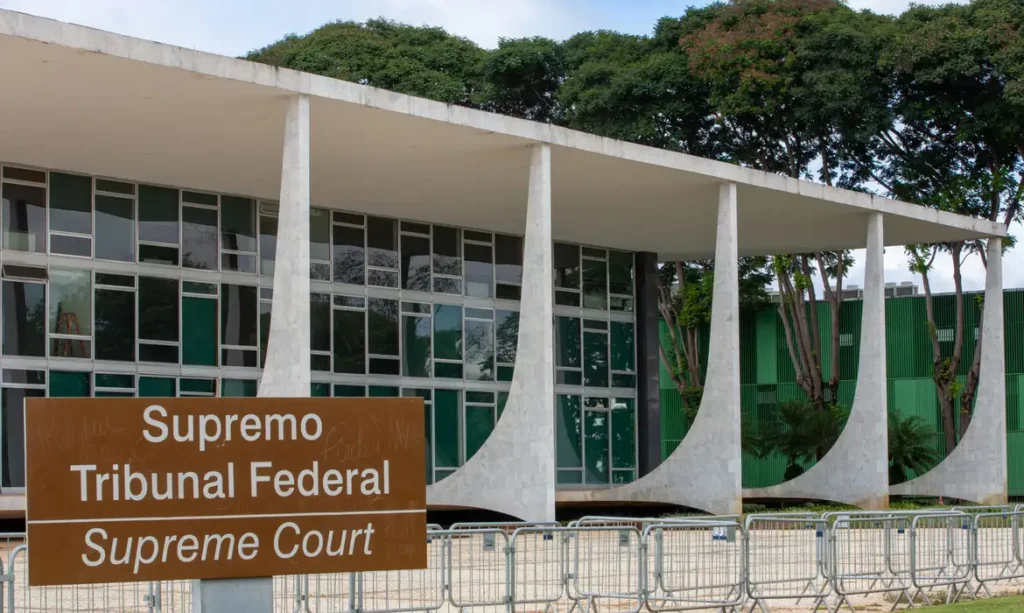 STF em Guerra: Gilmar e Zanin Exigem Cópia do Celular de Vorcaro às Vésperas de Julgamento Histórico