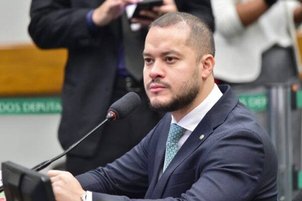 PF deflagra operação contra deputado Adail Filho e afasta prefeito de Coari no Amazonas