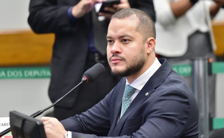 PF deflagra operação contra deputado Adail Filho e afasta prefeito de Coari no Amazonas